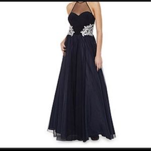 Sleeveless prom dress